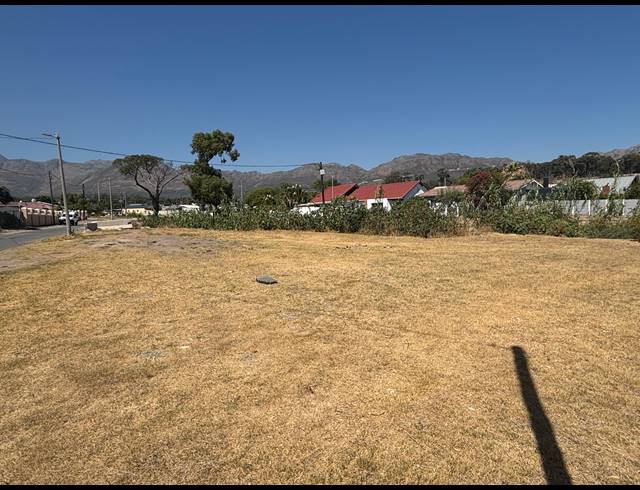 512M² VACANT LAND FOR SALE IN SIR LOWRYS PASS